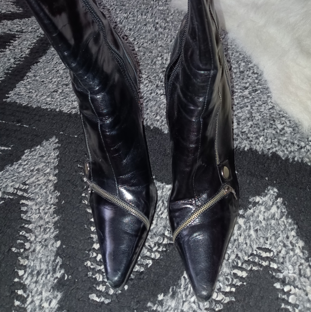Black heel boots